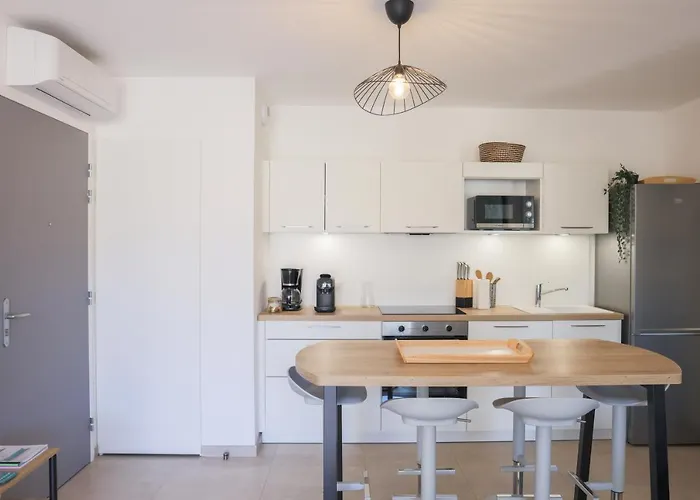 La Balagne , Bord De Mer, Grande Terrasse, Sant'ambroggio Daire Lumio (Corsica)